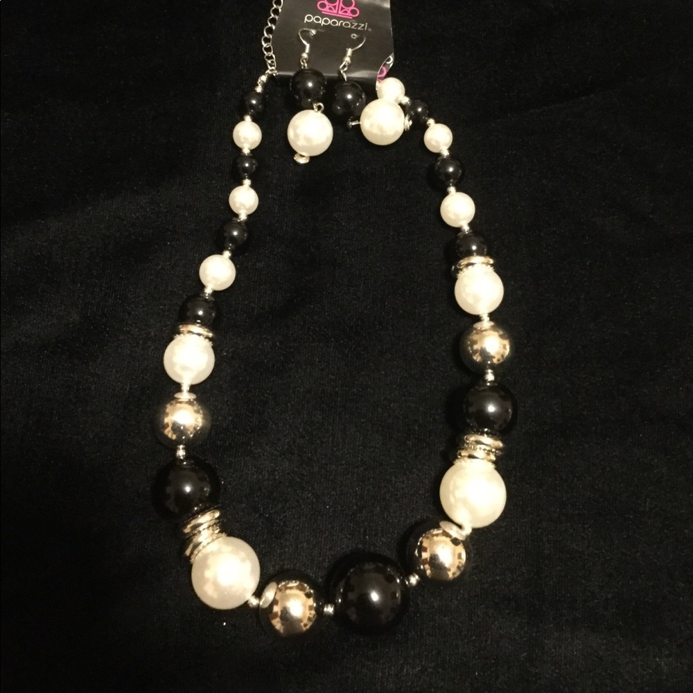 🆕  ❗️SALE❗️Black & Silver Pearl Bead Necklace Set